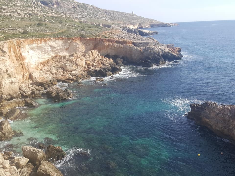 The sheltered bay on the right side of Ghar Lapsi