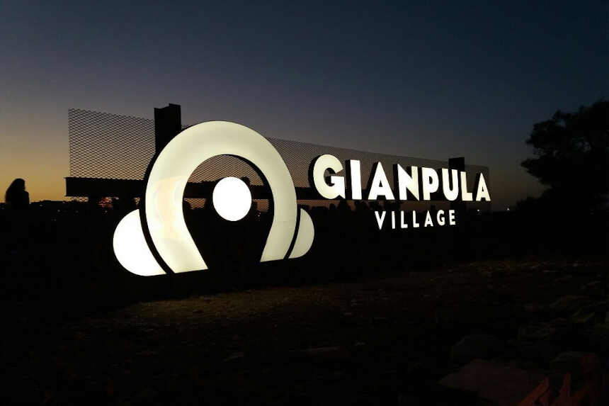 Gianpul Village Sign