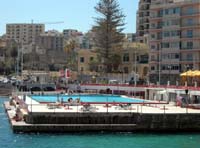 Neptunes waterpolo, Cavalieri Hotel in background