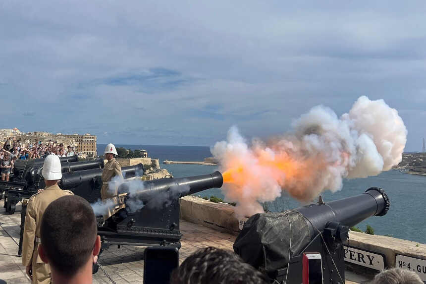 Firing Breach Loader Smooth Bore Cannon